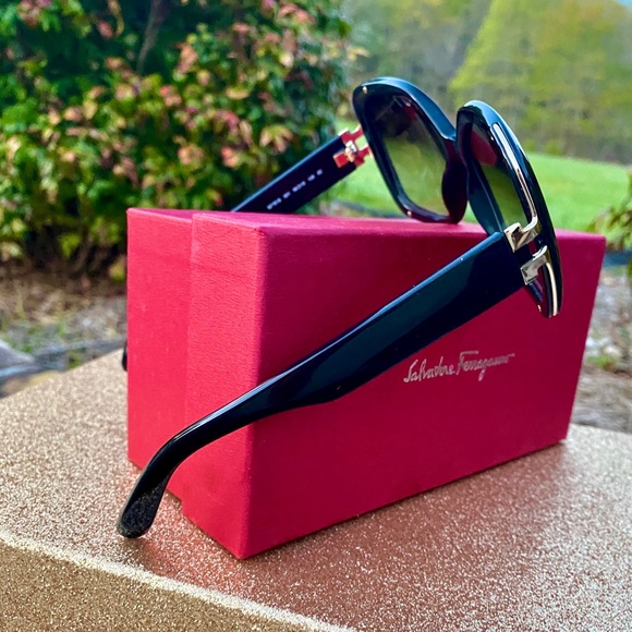 NIB Salvatore Ferragamo Black Square Sunglasses $360 - Picture 5 of 8